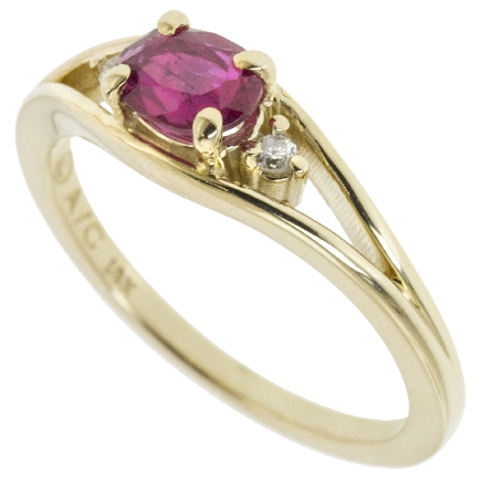 14K Yellow Gold Split Shank Ring w/Ruby=.56ct and 2Diams=.04ctw SI H Size 7 #28591L