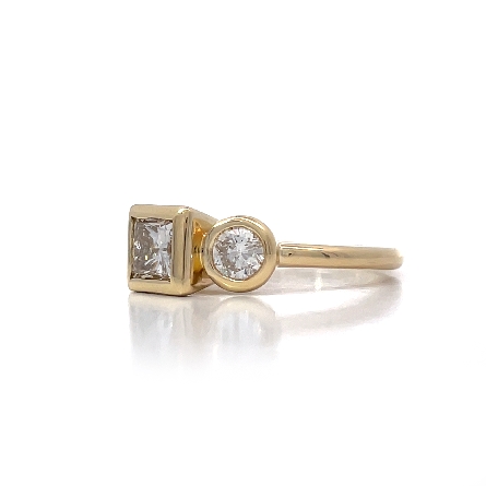 14K Yellow Gold Estate Two Stone Bezel Ring w/1Round Diams=.26apx SI2-I1 I and 1Princess Diams=.66apx I1 K Size7 2.4dwt